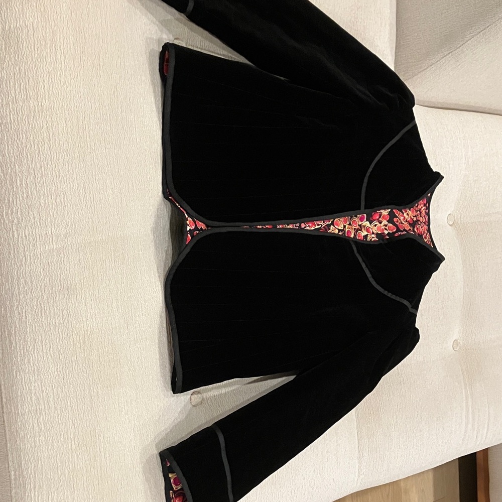 Elegant Reversible  Blazer with Floral Accents
